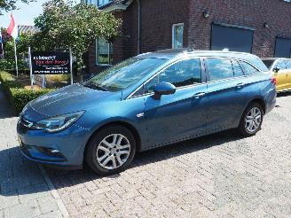 krockskadad bil auto Opel Astra 1.6 CDTI Business+ Automaat 2016/11