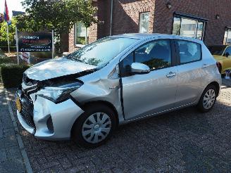 krockskadad bil auto Toyota Yaris 1.5 Hybrid Aspiration 2016/2