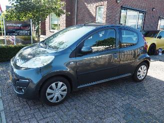 krockskadad bil auto Peugeot 107 1.0 Active Automaat 2012/6