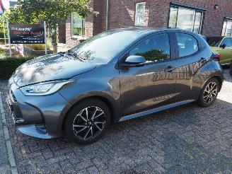 krockskadad bil auto Toyota Yaris 1.5 Hybrid Dynamic 2022/2