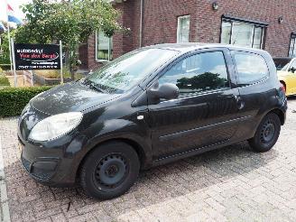 damaged passenger cars Renault Twingo 1.2 Authentique 2009/10