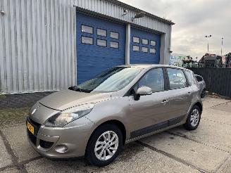 Schadeauto Renault Scenic 1.4 TCE AIRCO 96KW 2010/3