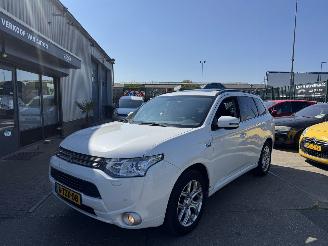 skadebil auto Mitsubishi Outlander 2.0 PHEV Instyle Automaat 2014/6