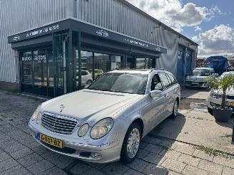 Vaurioauto  passenger cars Mercedes E-klasse E240 130KW AUTOMAAT 2003/10