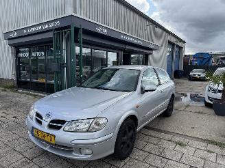 krockskadad bil auto Nissan Almera 1.8 AIRCO 2002/9