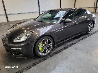 Unfallwagen Porsche Panamera S 3.0 e-Hybrid 245-KW Automaat Plug-In 2014/10