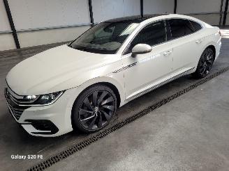 damaged passenger cars Volkswagen Arteon 2.0 TDi 176-KW DSG 4-MOTION R-LINE 2018/1
