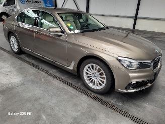 uszkodzony samochody osobowe BMW 7-serie 730d 195-KW Automaat High-Executive 2019/2