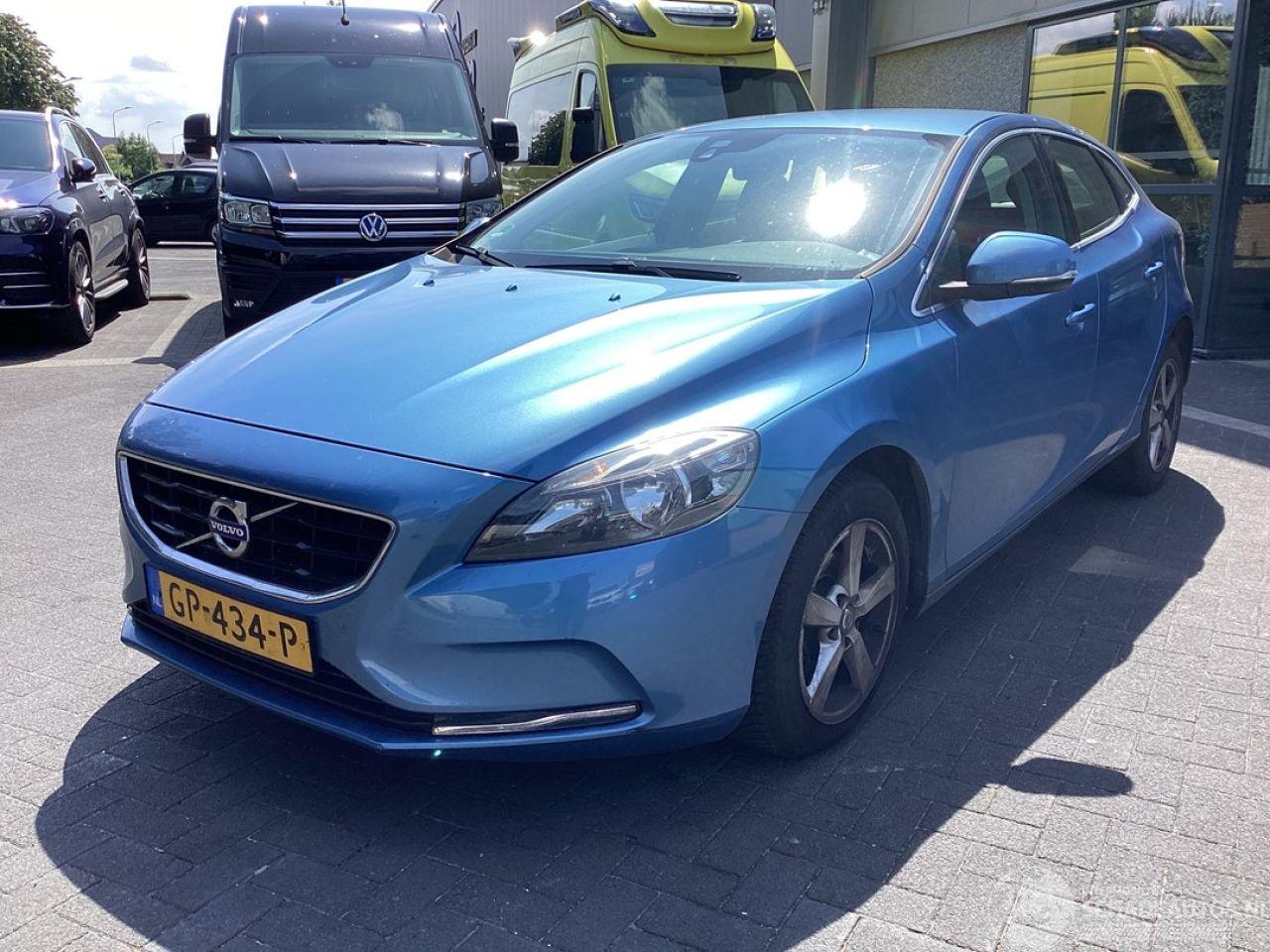 Volvo V-40 2.0 D2