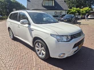 Damaged car Mitsubishi Outlander 2.0 PHEV INSTYLE+ 2014/4