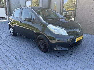 damaged passenger cars Toyota Yaris 1.3 VVT-i Now 5 Deurs Airco  93218 KM 2014/9