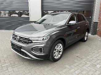 Voiture accidenté Volkswagen T-Roc 1.0 TSI CAMERA / NAVI / CRUISE / PDC / DIG COCKPIT 2025/2