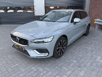skadebil auto Volvo V-60 2.0 T6 Plug-in Hybrid AWD Plus Bright 2024/10