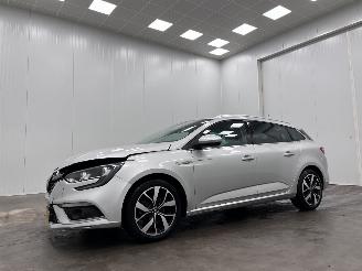Unfallwagen Renault Mégane Estate 1.3 TCe Autom. Bose Navi Clima 2019/9