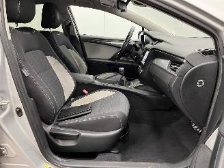 Toyota Avensis 1.6 D-4D-F Navi Clima picture 9