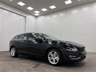 Schadeauto Volvo V-60 2.4 D6 AWD Plug-In Hybrid Summum Navi Clima 2014/3