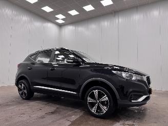krockskadad bil auto MG ZS EV Luxury 45kWh Panoramadak Navi Clima 2020/6