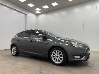 uszkodzony samochody osobowe Ford Focus 1.0 5-drs Navi Clima 2017/2