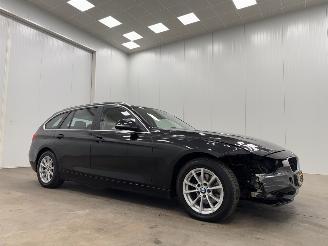 Schadeauto BMW 3-serie Touring 318d Autom. Navi Clima 2014/10