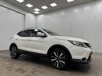 Schadeauto Nissan Qashqai 1.2 Tekna Panoramadak Navi Clima 2014/5