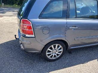 Opel Zafira Zafira (M75) MPV 1.8 16V Ecotec (Z18XER(Euro 4)) [103kW] picture 7