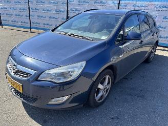 krockskadad bil auto Opel Astra Sports Tourer 1.3 CDTi S/S Edition koppeling defect 2011/6