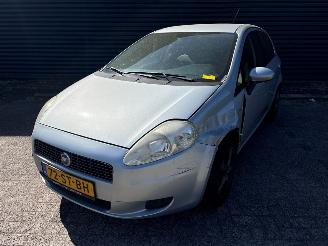 Schadeauto Fiat Grande Punto Grande Punto (199) Hatchback 2005 -1.2 Hatchback  Benzine 1.242cc 48kW (65pk) FWD 2005-10 (199AXA1; BXA1) 199A4000; EURO4 2006/4