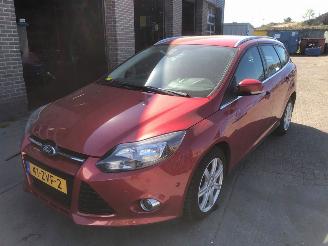damaged passenger cars Ford Focus Focus 3 Wagon Combi 2010 / 2018 - 1.6 TDCi ECOnetic Combi/o  Diesel 1 560cc 77kW (105pk) FWD 2012-06/2018-05  NGDB 2013/2