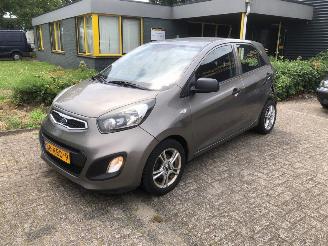 Schadeauto Kia Picanto  2011/8
