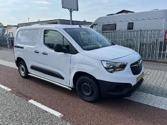 krockskadad bil bedrijf Opel Combo 1.5D 75KW  AIRCO KLIMA NAVI EURO6 SCHUIFDEUR 2024/3