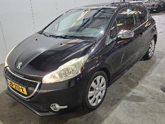 Peugeot 208 1.4 16V Hatchback  Benzine 1.397cc 70kW (95pk) FWD picture 3