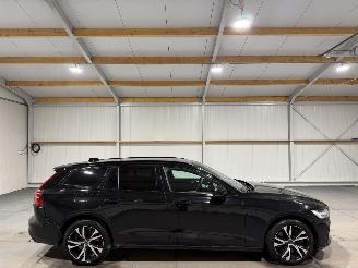 skadebil auto Volvo V-60 2.0T6 Recharge 186kW AWD R-Design 2021/2