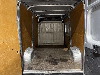 Peugeot Boxer 330 2.2BlueHDI 103kW L2H2 Premium picture 25