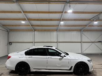 uszkodzony samochody osobowe BMW 7-serie 740i 240kW Automaat Schuifkantel High Executive Luchtvering 2018/12