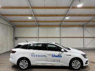 Unfallwagen Renault Mégane 1.0TCE 84kW Clima Navi 2021/10