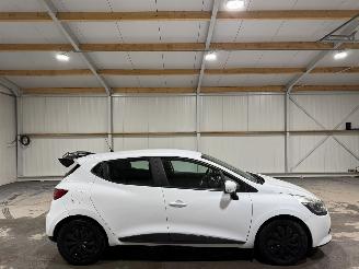 Schadeauto Renault Clio 0.9TCe 66kW Navi Airco Expression 2014/10