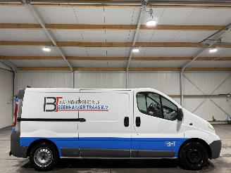 Vaurioauto  commercial vehicles Opel Vivaro 2.0CDTI 84kW L2H1 2011/2