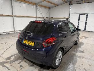 Peugeot 208 1.2PureTech 81kW Clima Allure picture 6