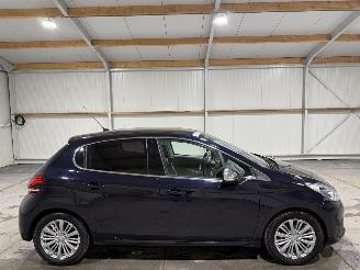 Voiture accidenté Peugeot 208 1.2PureTech 81kW Clima Allure 2018/8