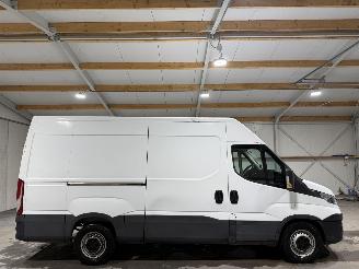 Schade bestelwagen Iveco Daily 2.3 85kW Airco 35S12V H3 2019/1