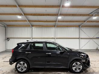 krockskadad bil auto Kia e-Niro 64kWh 150kW Automaat Dynamicline 2022/3