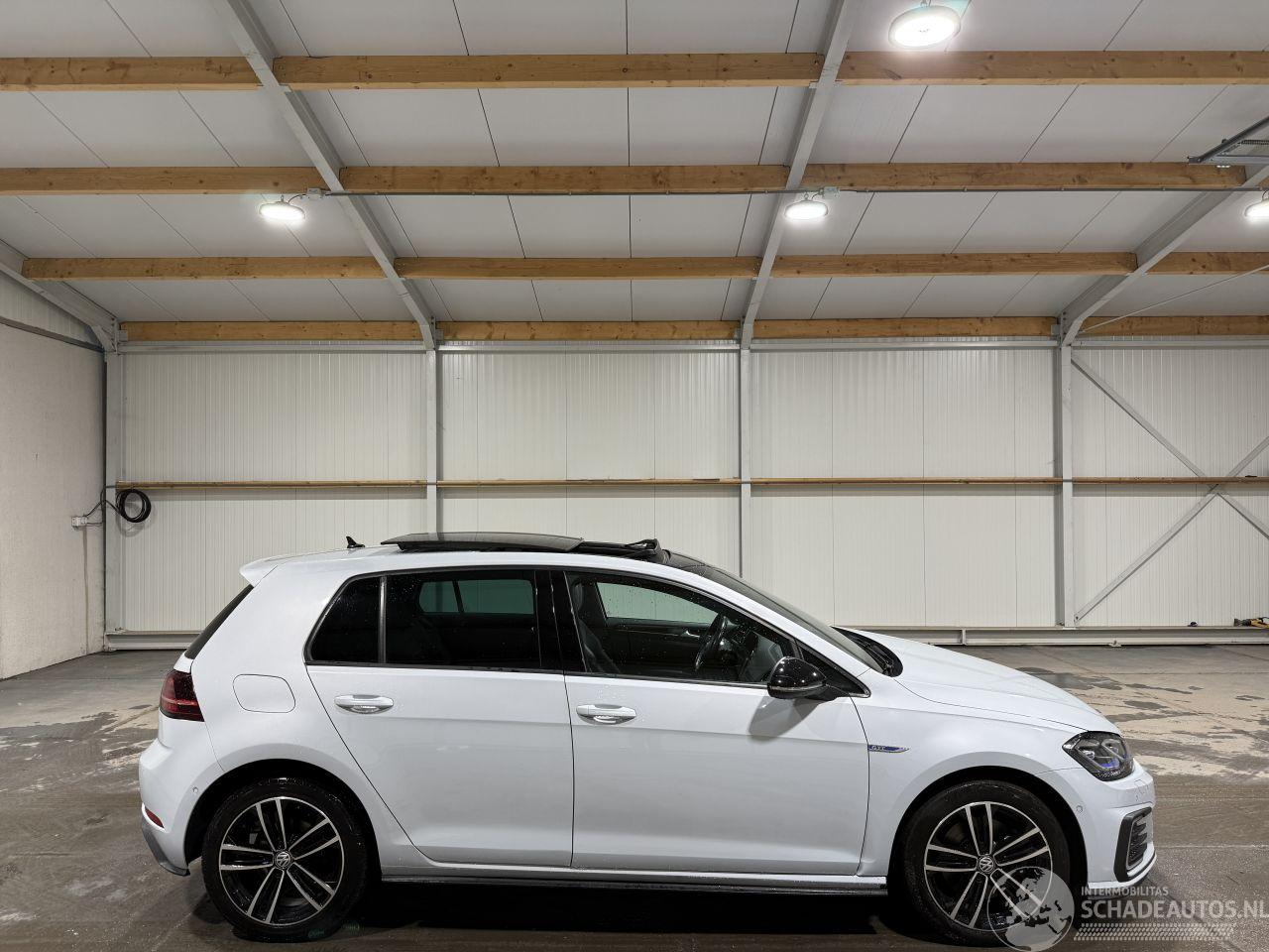 Volkswagen Golf GTE 1.4TSI 110kW Automaat Pano