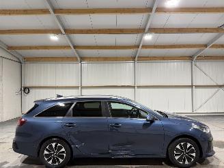 damaged passenger cars Kia Ceed 1.6GDI PHEV 77kW Automaat DynamicPlusline 2021/6