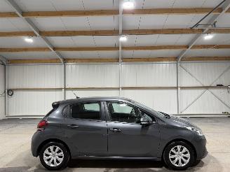 skadebil auto Peugeot 208 1.2PT 60kW  Blue Lion Airco Navi 2016/10