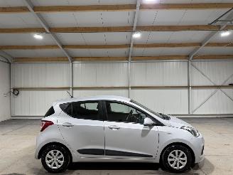 krockskadad bil auto Hyundai I-10 1.0i 49kW  i-Motion Clima Comfort 2017/1