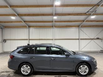 krockskadad bil auto Skoda Octavia 1.0 e-TSI 81kW Automaat Business Edition 2021/4