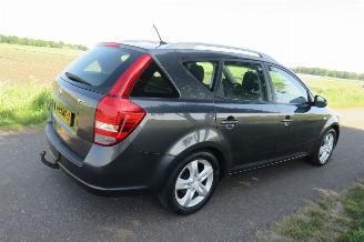 krockskadad bil auto Kia Cee d 1.4 Cvvt 90pk Seven Airco Navigatie Clima Camera   2011 2011/9