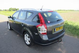 Kia Cee d 1.4 Cvvt 90pk Seven Airco Navigatie Clima Camera   2011 picture 14
