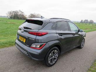 Unfallwagen Hyundai Kona 39 kw Automaat Hybride  Elektrisch 2021  40.000km Camera Navigatie  stoelverwarmig  nieuwstaat 2021/9
