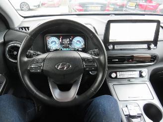 Hyundai Kona 39 kw Automaat  Elektrisch 2021  40.000km Camera Navigatie  stoelverwarmig  nieuwstaat picture 18